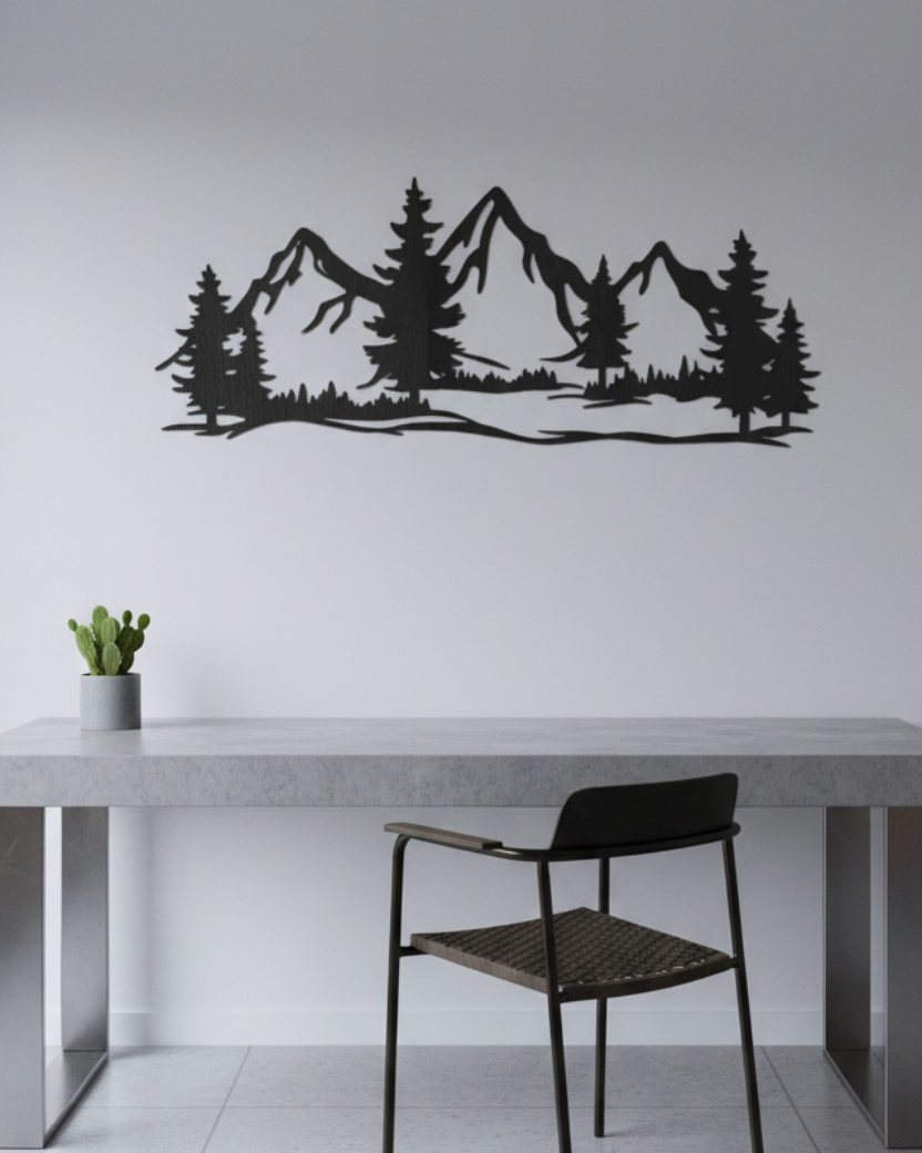 Bergen en bos wanddecoratie op grijze muur boven industrieel bureau, home office
